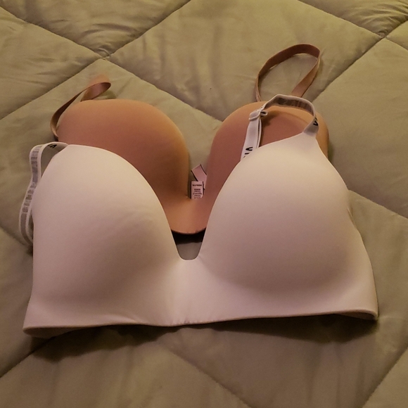 Victoria Secret bras - Picture 1 of 2